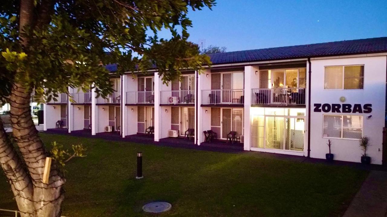 Zorba Waterfront Motel Батманс-Бэй Экстерьер фото