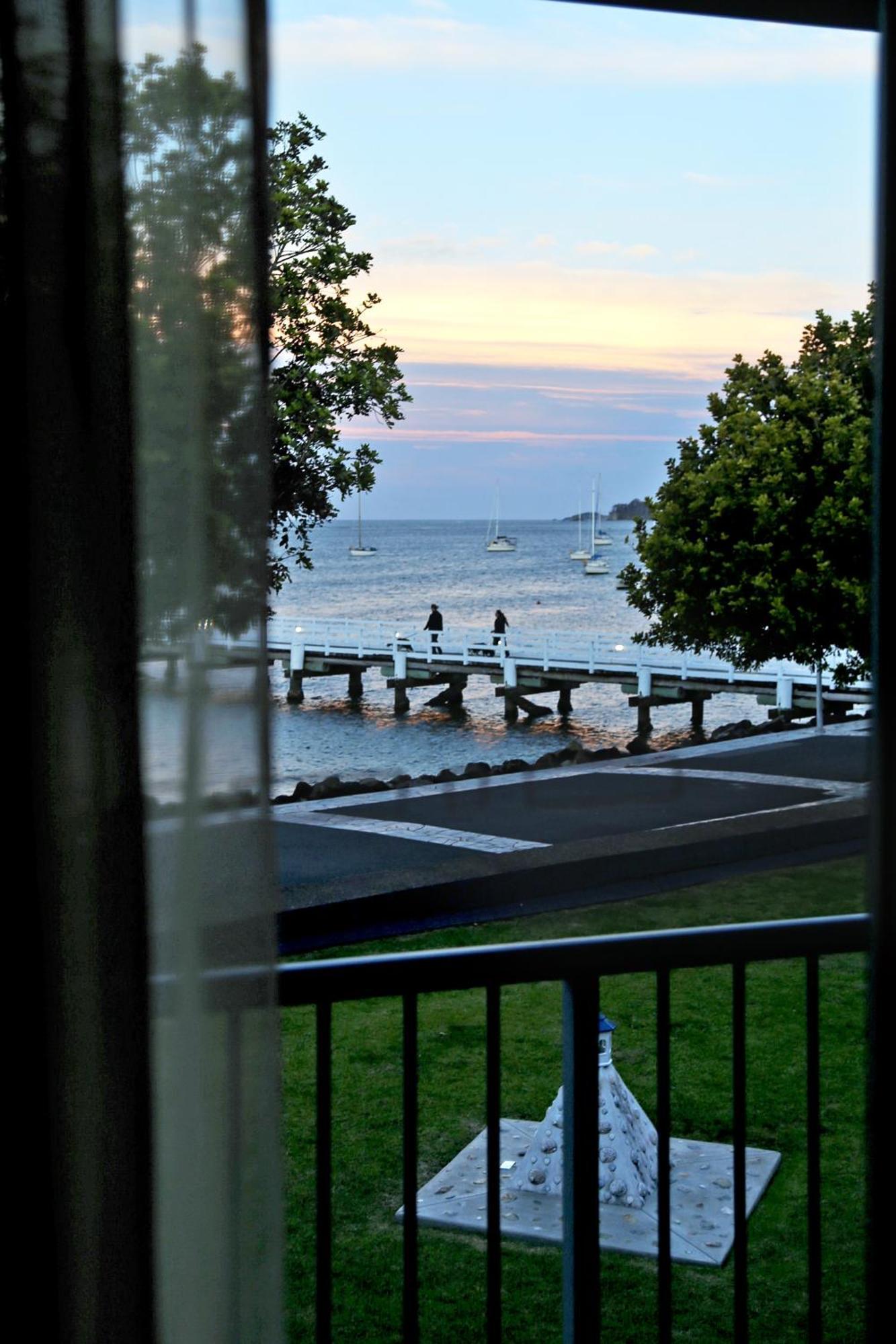 Zorba Waterfront Motel Батманс-Бэй Экстерьер фото