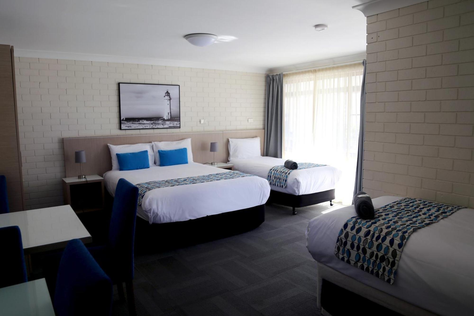 Zorba Waterfront Motel Батманс-Бэй Экстерьер фото