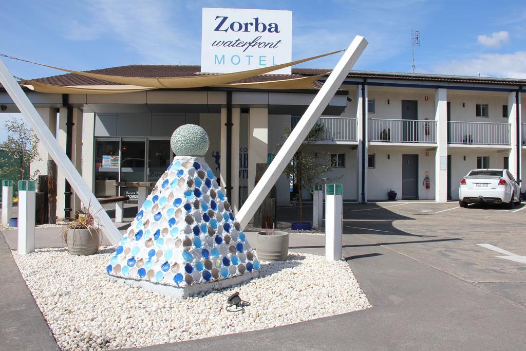 Zorba Waterfront Motel Батманс-Бэй Экстерьер фото