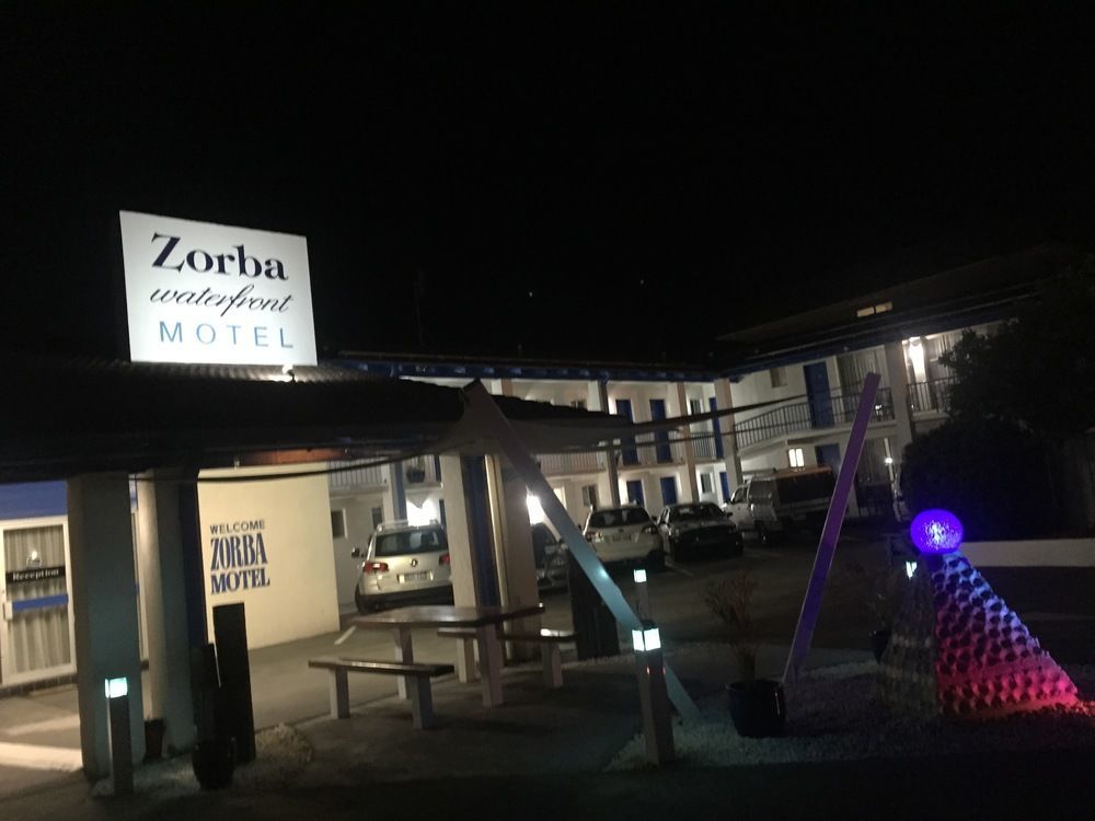 Zorba Waterfront Motel Батманс-Бэй Экстерьер фото
