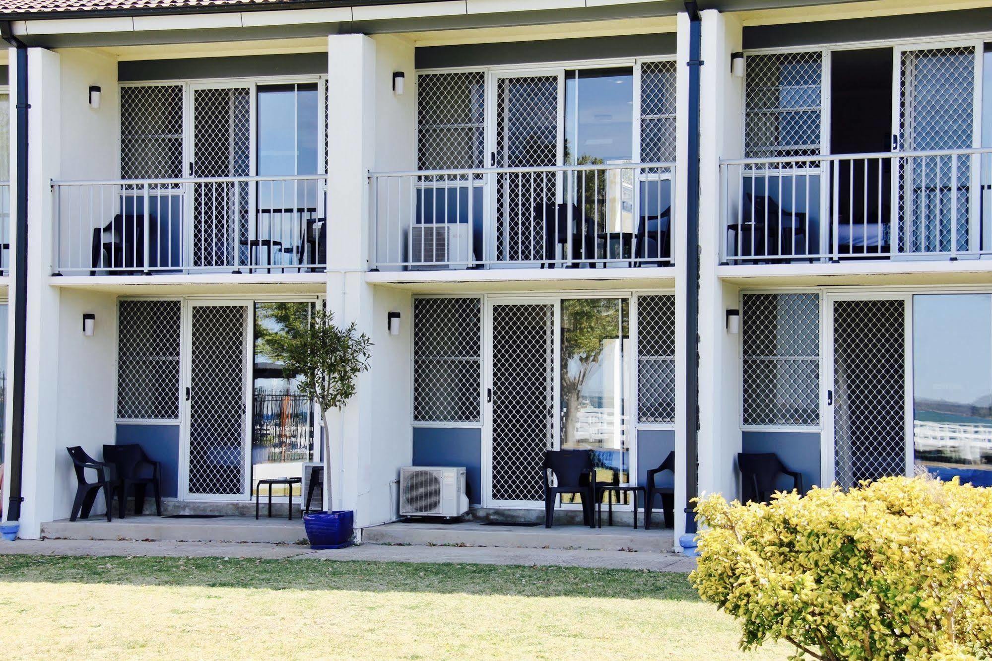 Zorba Waterfront Motel Батманс-Бэй Экстерьер фото