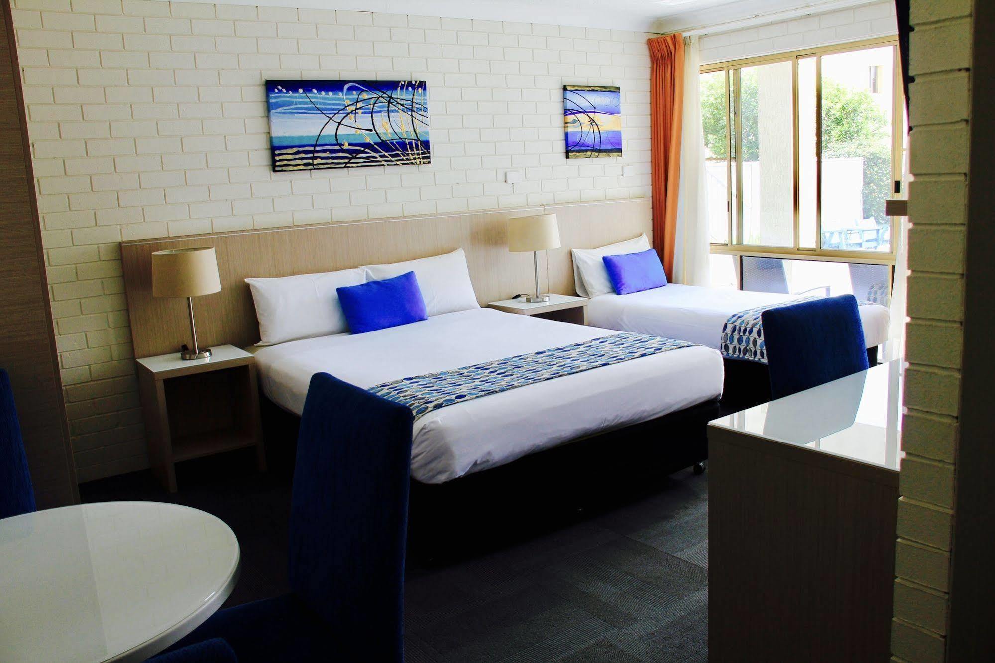 Zorba Waterfront Motel Батманс-Бэй Экстерьер фото