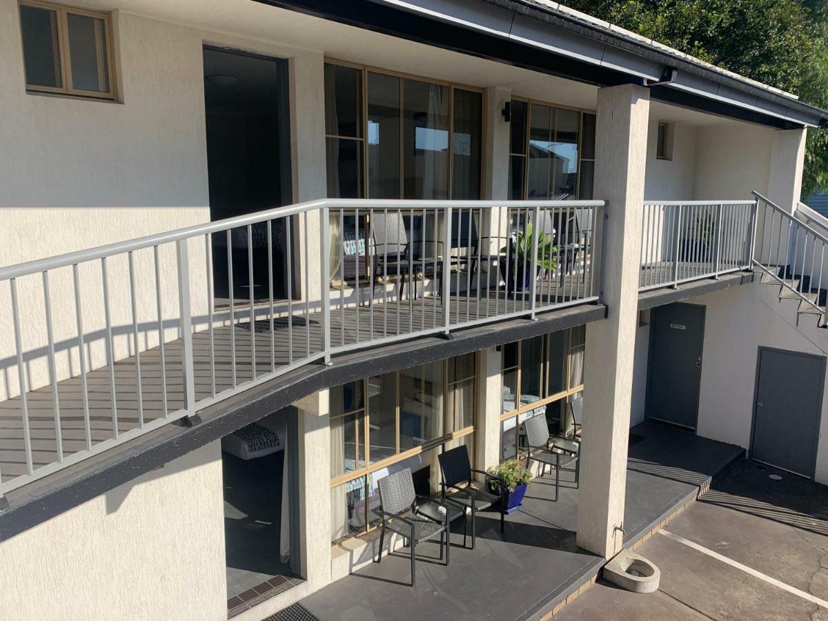 Zorba Waterfront Motel Батманс-Бэй Экстерьер фото