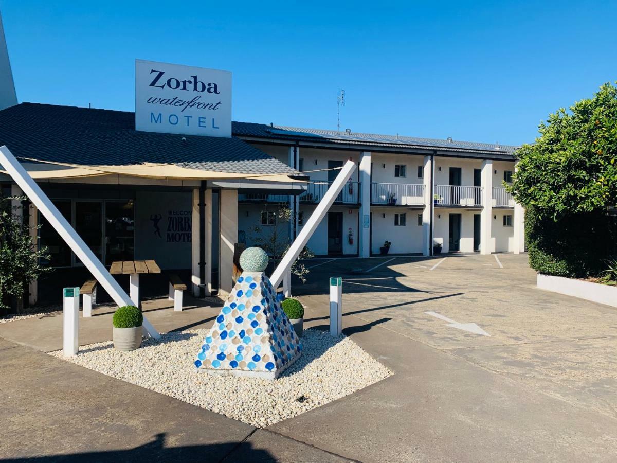 Zorba Waterfront Motel Батманс-Бэй Экстерьер фото